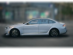 BMW M5 Base (A8) Sedan 2026