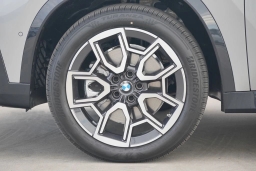 BMW X1 xDrive28i Sports Activity Vehicle 2026