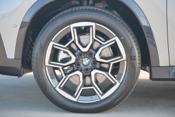 BMW X1 xDrive28i Sports Activity Vehicle 2026