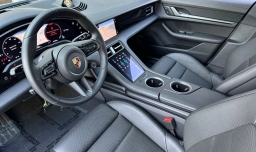 Porsche Taycan 4 AWD 2025