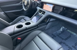 Porsche Taycan 4 AWD 2025