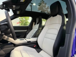 Porsche Taycan 4 AWD 2025