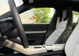 Porsche Taycan 4 AWD 2025