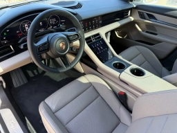Porsche Taycan 4 AWD 2025