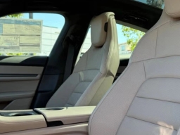 Porsche Taycan 4 AWD 2025