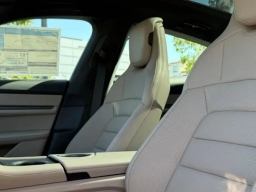 Porsche Taycan 4 AWD 2025