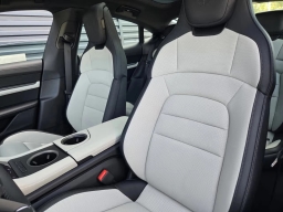 Porsche Taycan 4 AWD 2025