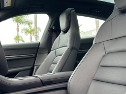 Porsche Taycan 4 AWD 2026