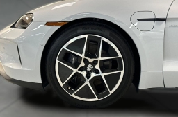 Porsche Taycan 4 AWD 2025