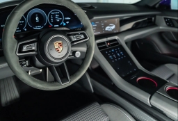 Porsche Taycan 4 AWD 2025