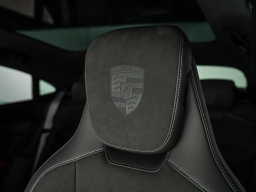 Porsche Taycan 4 AWD 2025