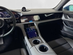 Porsche Taycan 4 AWD 2025