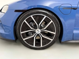 Porsche Taycan 4 AWD 2025