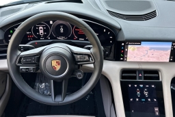 Porsche Taycan 4 AWD 2025