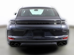 Porsche Panamera Base RWD 2025