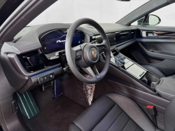 Porsche Panamera 4 AWD 2025