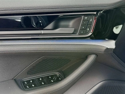 Porsche Panamera 4 AWD 2025