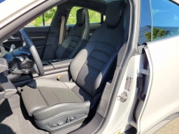 Porsche Taycan Turbo AWD 2025