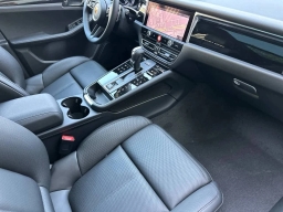 Porsche Macan T AWD 2026