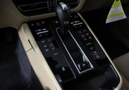 Porsche Macan T AWD 2026