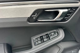 Porsche Macan T AWD 2026