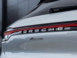 Porsche Macan Base AWD 2026