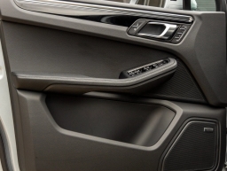 Porsche Macan Base AWD 2026