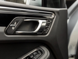 Porsche Macan Base AWD 2026