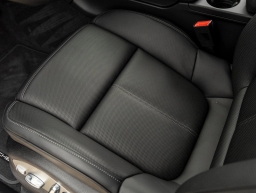 Porsche Macan Base AWD 2026