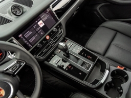 Porsche Macan Base AWD 2026