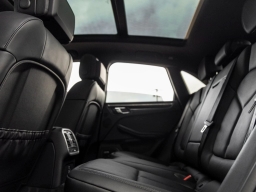 Porsche Macan Base AWD 2026