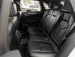 Porsche Macan Base AWD 2026