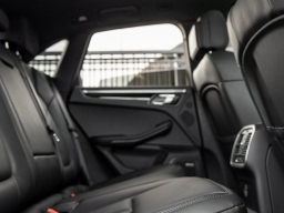 Porsche Macan Base AWD 2026