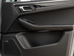 Porsche Macan Base AWD 2026