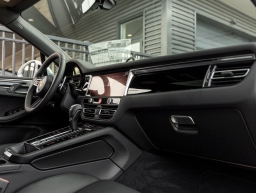 Porsche Macan Base AWD 2026