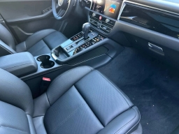 Porsche Macan T AWD 2026