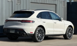 Porsche Macan Base AWD 2026