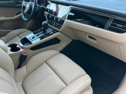 Porsche Macan Base AWD 2026