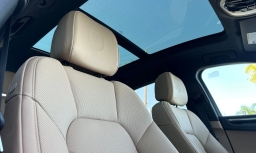 Porsche Macan Base AWD 2026