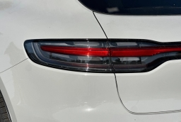 Porsche Macan Base AWD 2026