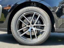 Porsche Macan T AWD 2026