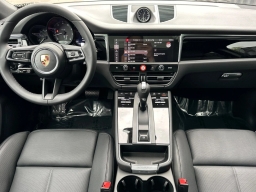 Porsche Macan T AWD 2026