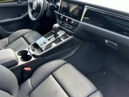 Porsche Macan T AWD 2026