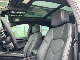 Porsche Macan Base AWD 2026