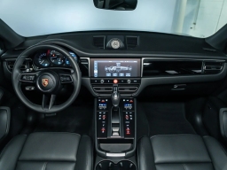 Porsche Macan Base AWD 2025