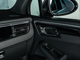 Porsche Macan Base AWD 2025