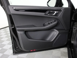 Porsche Macan T AWD 2026