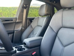 Porsche Macan T AWD 2026