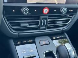 Porsche Macan T AWD 2026