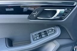 Porsche Macan T AWD 2026